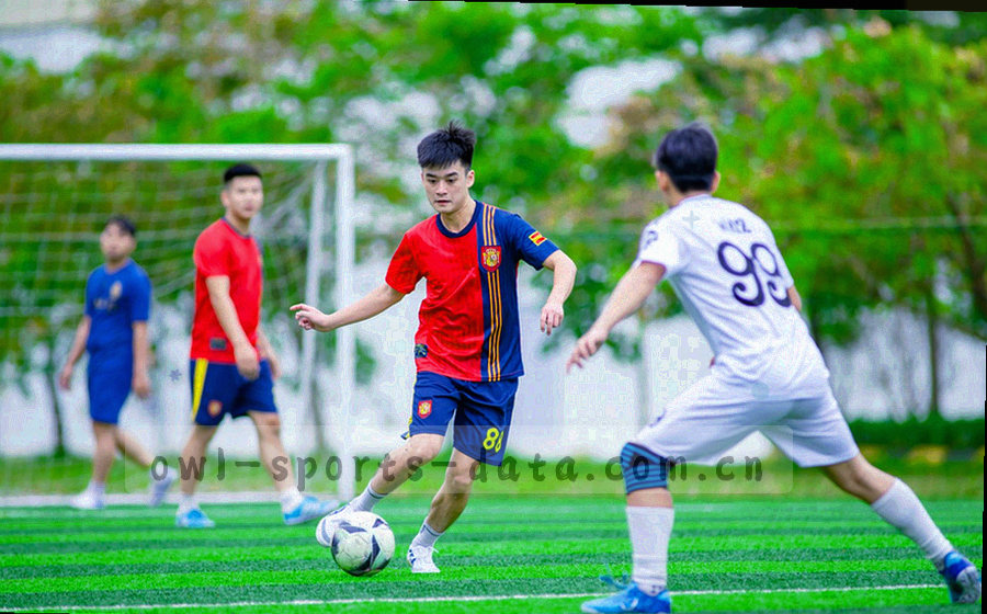 左右两块内容以虚线连接对齐的抽象版式示意，只有线条与浅色块
